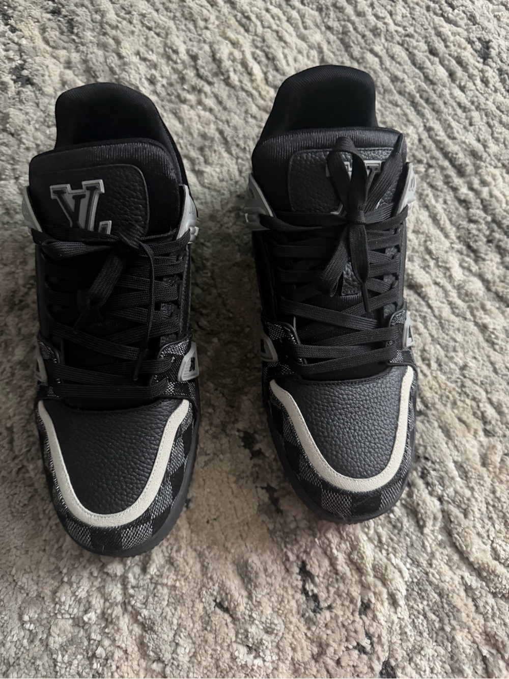 Louis Vuitton Men’s Black and Gray Checker Low-Top Sneakers - Picture 5 of 6